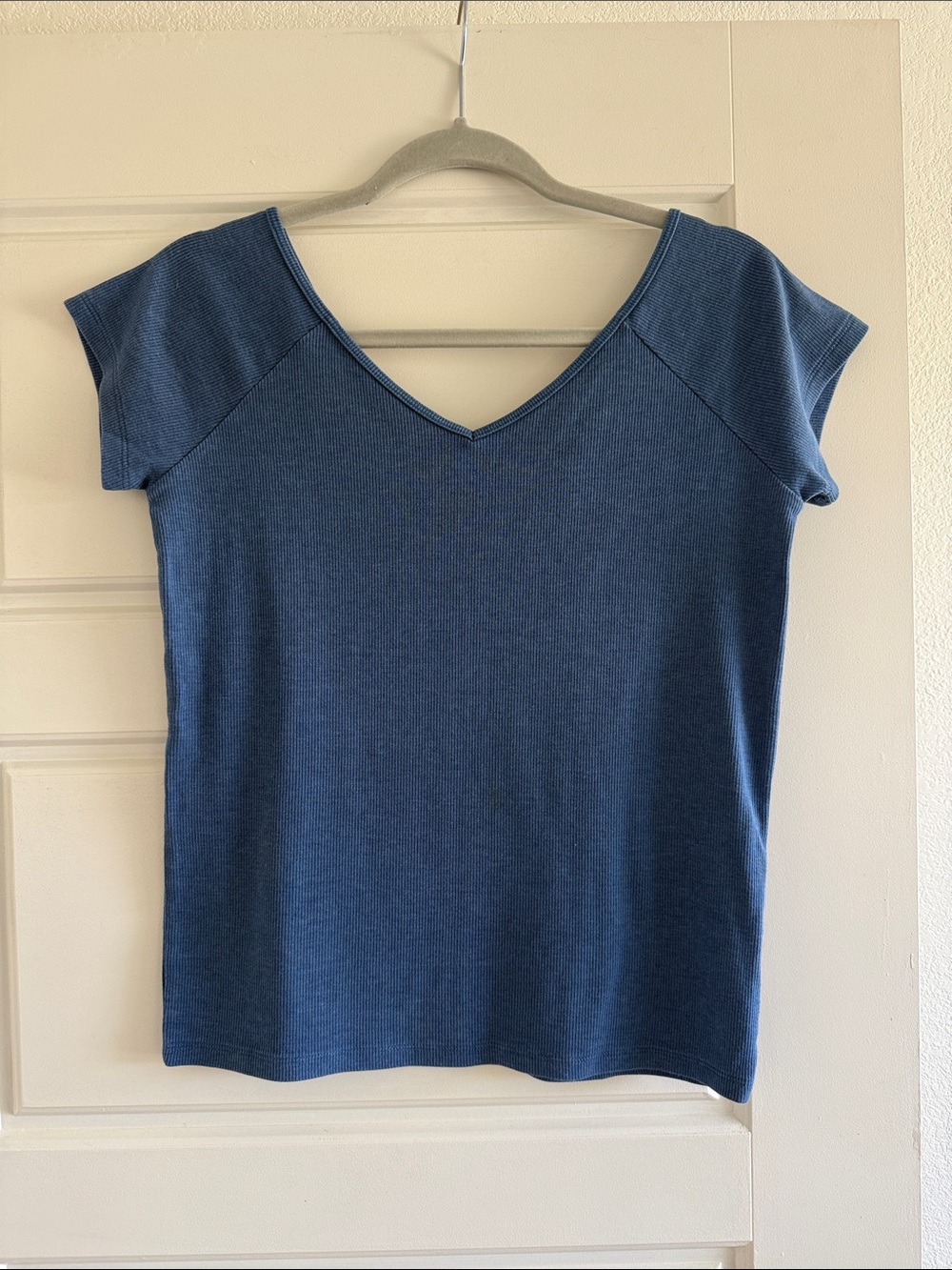 NWT American Eagle Blue V-Neck Short Sleeve Top Size XL